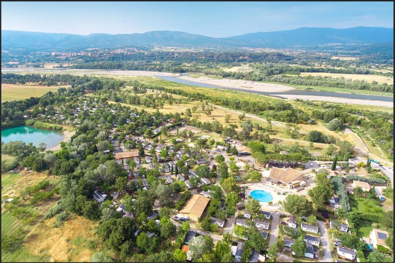 Camping Domaine Des Iscles La Roque-d'Antheron Exterior foto