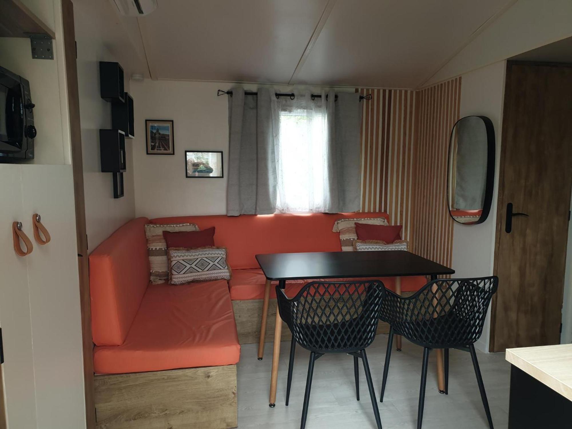 Camping Domaine Des Iscles La Roque-d'Antheron Exterior foto